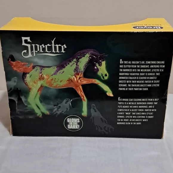 Breyer Spectre Halloween Traditional Model #1876 Glows In The Dark - Picture 2 of 13